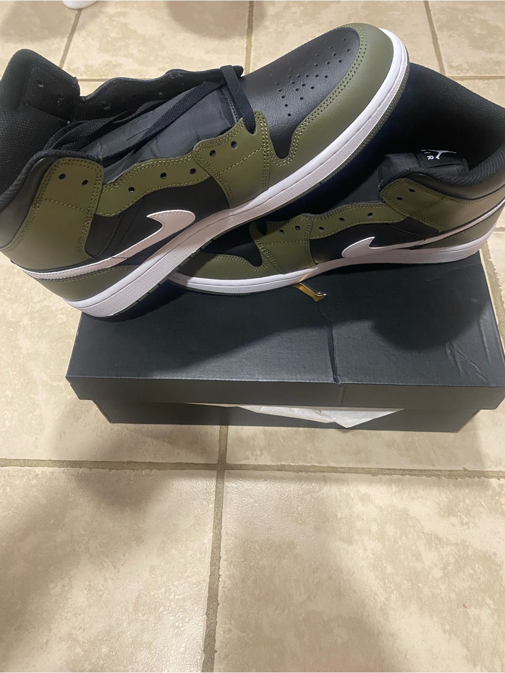 Nike Air Jordan 1 Mid - Olive Green/Black/White - Picture 2 of 5